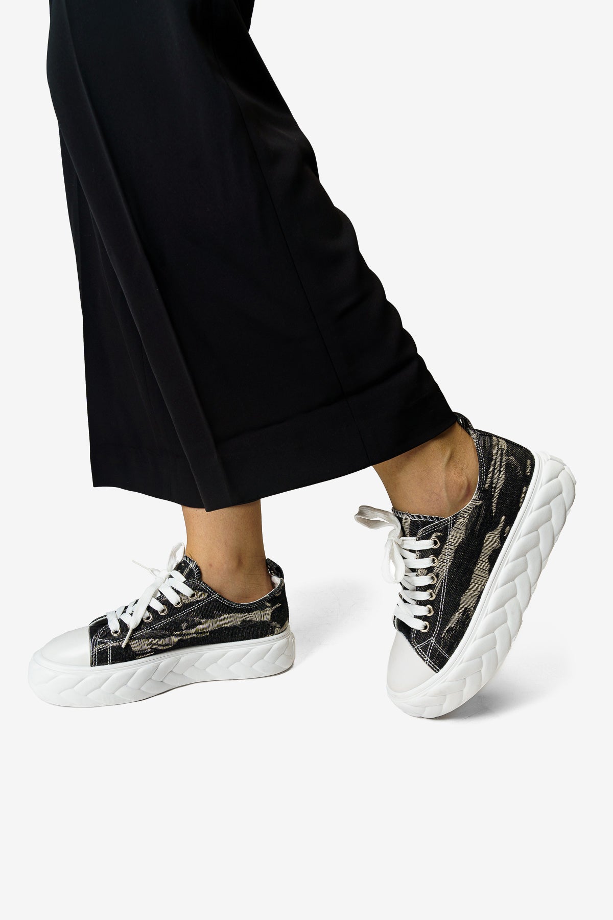Zapatilla Mujer Negro Maily Boteli Boteli